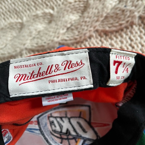 Mitchell & Ness Oklahoma City
Thunder Embroidered Fitted‎ Hat NBA - Picture 5 of 5